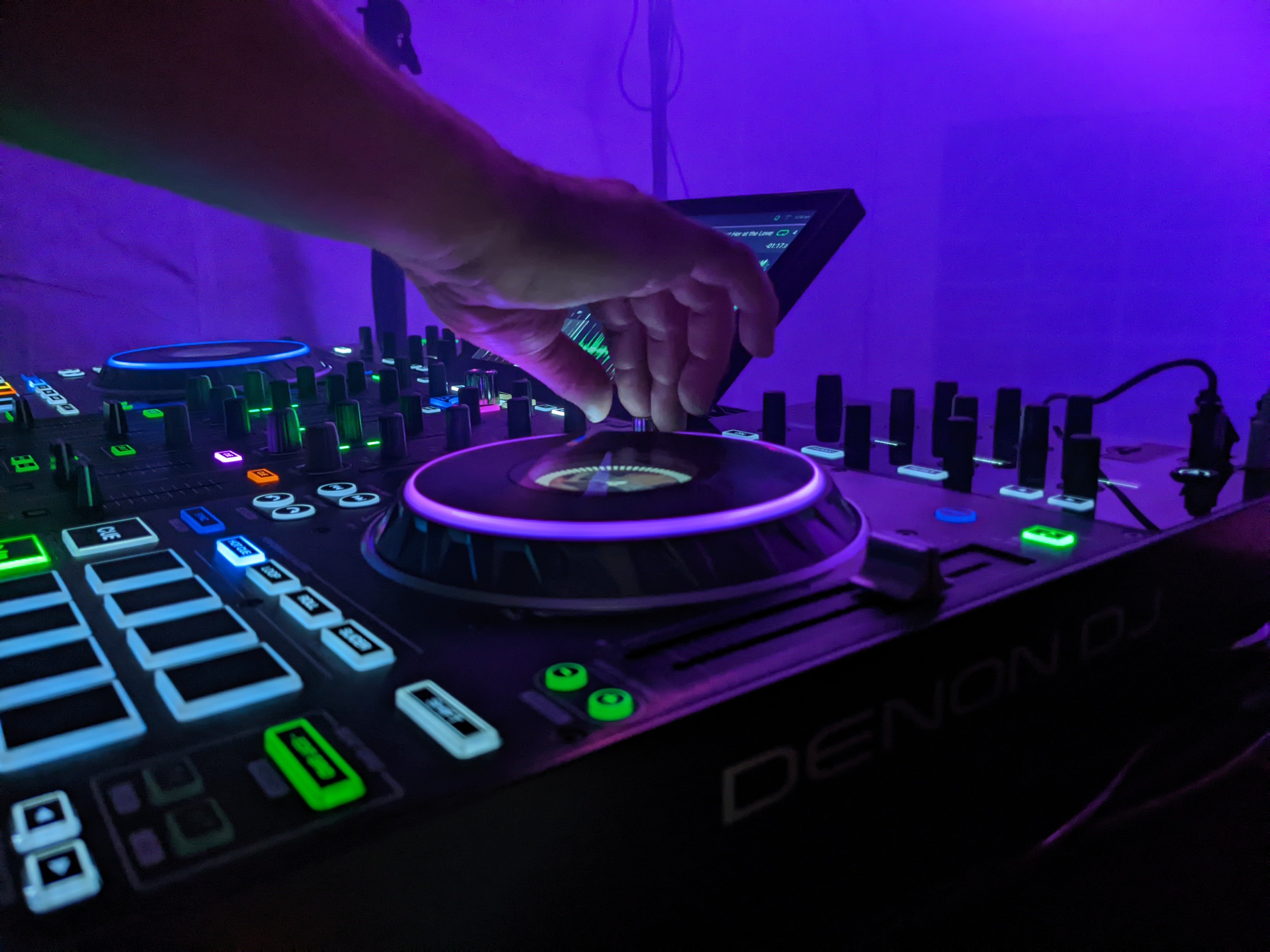 DJ Massa am Controller